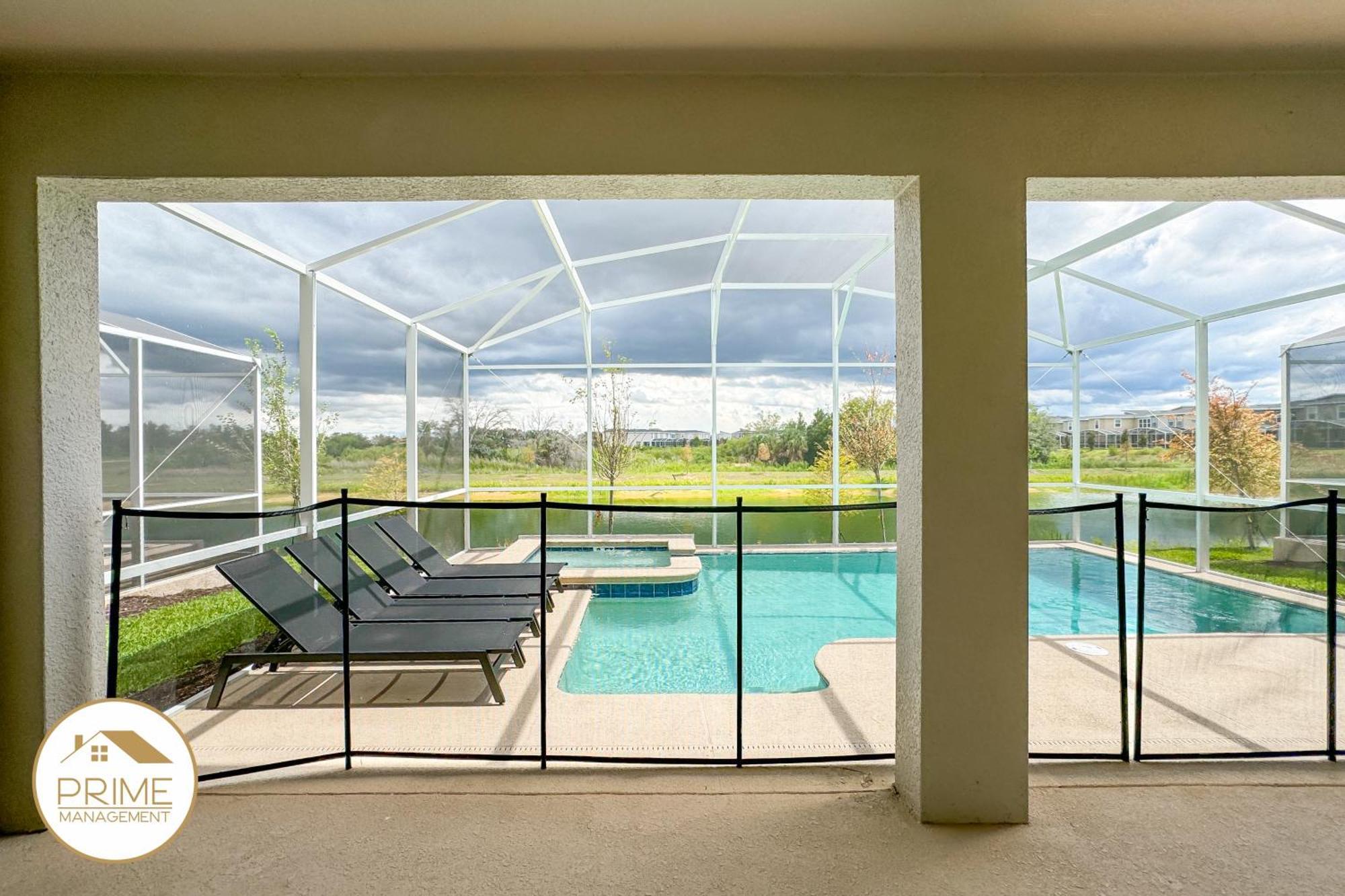 New Luxurious 6bd Pool & Near Holiday home